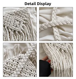 Dettaglio della borsa tessuta boho con trama geometrica e decorazioni con nappe