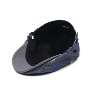 Cotton beret with dandelion print and contrast peak featuring adjustable metal buckle