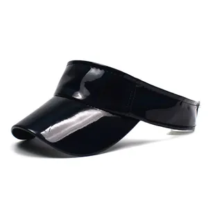 Visera solar de cuero PU negro brillante con acabado reflectante y ala curva de moda