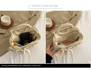 Dettaglio interno della borsa da spiaggia intrecciata con spazio per il cellulare