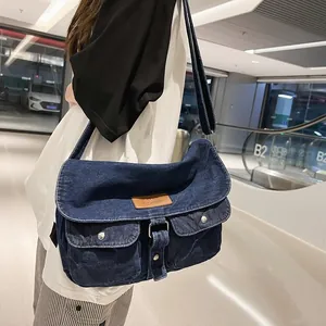 Borsa a tracolla in denim blu scuro vintage con patch in pelle e grande capacità