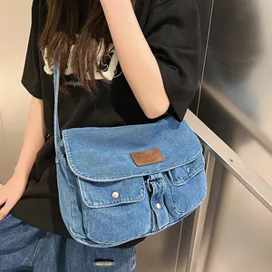 Borsa a tracolla retrò in denim con grande capacità e patch in pelle per uso quotidiano