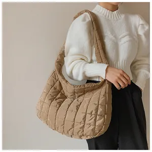 Sac à Épaule Matelassé de Grande Capacité pour Femmes Sac Bandoulière Hobo Cloud Léger Sac Fourre-tout Rembourré Décontracté