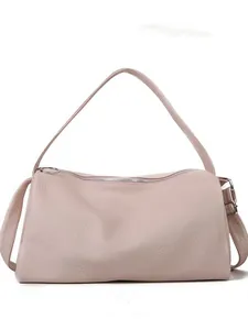 Sac fourre-tout rose en cuir grainé avec bandoulière et fermeture éclair épurée