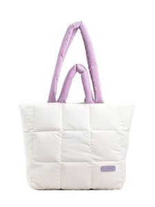 Gewatteerde puffer tote tas in wit en paars met dikke handvaten en fashion label