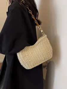 Bolso de hombro tejido beige con motivos florales y cadena para vacaciones de playa