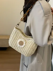 Bolso de hombro de paja con margarita 3D y cadena de resina para playa de vacaciones