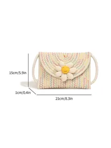 Sac bandoulière tissé en paille avec fleur et dimensions 21 cm sur 15 cm