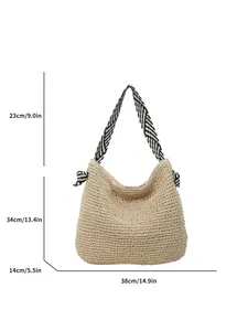 Grote beige strooien strandtas met gestreepte hengsels en knoopdetail voor de zomer