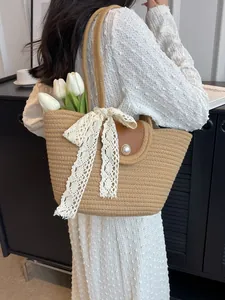 Grand sac cabas tissé avec boucle de perle et ruban dentelle pour plage