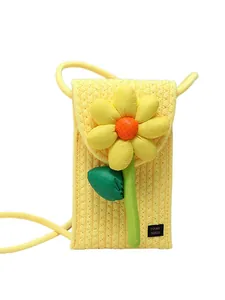 Petit sac à bandoulière tissé jaune pour téléphone avec grande fleur décorative faite main