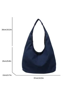 Sac hobo en jean bleu avec dimensions affichées sur un fond blanc épuré