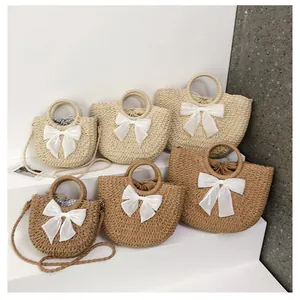 Détails des sacs de plage en paille de tailles variées avec nœuds et doublure à cordon