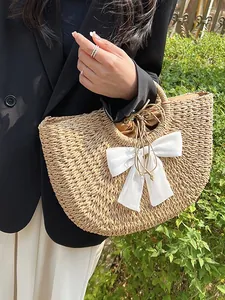 Sac en Paille Demi-lune Pastoral Femme Avec Grand Nœud en Satin Blanc Fermeture à Cordon Tissé à la Main Sac Fourre-tout Vacances Plage