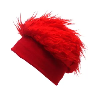 Berretto in maglia rosso acceso con parrucca di peluche lunga per hip-hop e cosplay