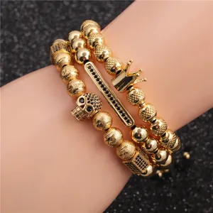 Dreiteiliges goldenes Perlenarmband-Set für Herren mit Zirkonia-Krone und Totenkopf
