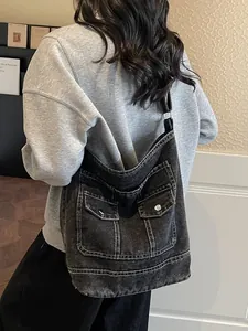 Sac cabas rétro en denim noir avec doubles poches fonctionnelles pour style décontracté