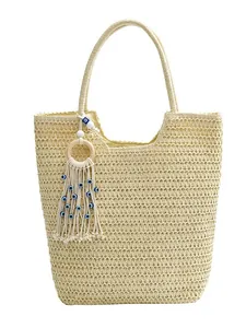 Sac fourre-tout de plage en paille avec pampille œil maléfique et poignées rondes sur blanc