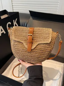 Sacoche de selle en paille tressée pour femmes avec bandoulière en cuir pour les vacances