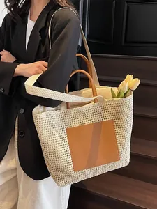 Handgewebte beige Shopper Tasche mit braunem Lederpatch und Schulterriemen