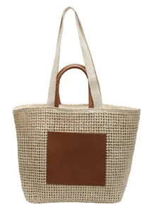 Hohl gewebte Stroh-Shopper-Tasche mit braunem Lederpatch und zwei Tragegriffen