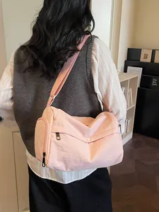 Sac Bandoulière en Tissu Lavé de Grande Capacité pour Femmes Mode Décontractée Forme d'Oreiller Sac de Voyage avec Fermeture Éclair
