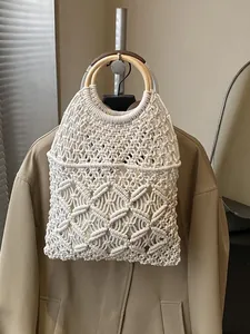 Sac de plage en macramé fait main avec anses anneaux bois et motif tressé