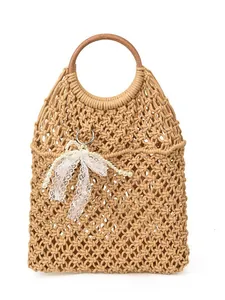Sac à main tissé bohème avec poignées en bois, perles et nœud en dentelle