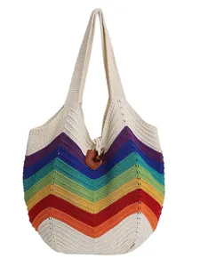 Regenbogen gestrickte Tragetasche mit elfenbeinfarbener Oberseite und Holzknebel