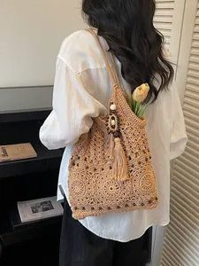 Borsa tote in maglia fatta a mano con motivi floreali e nappe per vacanze al mare