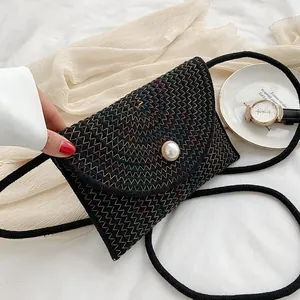 Sac bandoulière coloré en paille tressée à vagues avec boucle perle et bandoulière
