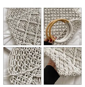 Détails du tissage en corde de coton crème et des poignées rondes en bois du sac de plage