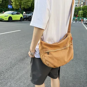 Braune Canvas Umhängetasche im japanischen Stil für Studenten mit breitem Schultergurt