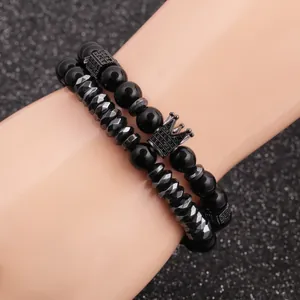 Set de bracelets pour hommes avec perles noires de 8mm et breloque couronne sur fond noir