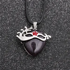 Collier Pendentif Coeur en Pierre Naturelle Vintage Avec Design Masque Alliage Strass Chaîne en Cordon de Cire Bijoux Femme Cadeau