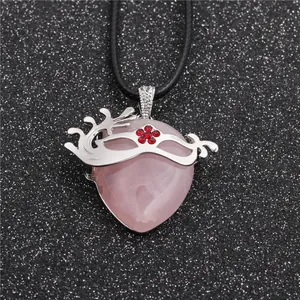 Collier cœur en cristal rose avec pendentif masque argenté et cordon ciré noir