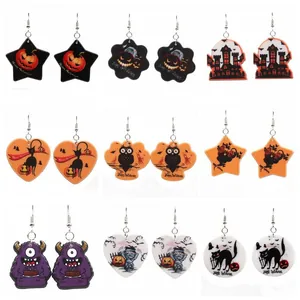 Gedetailleerde set van negen Halloween oorbellen met pompoenen, katten en spoken