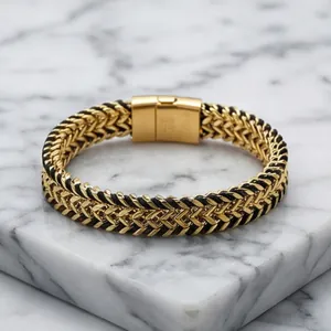Geflochtenes Herrenarmband mit goldenem Edelstahl-Magnetverschluss und schwarzem Lederband