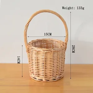 Detail view of a woven wicker basket showing dimensions and 133g weight for picnic use
