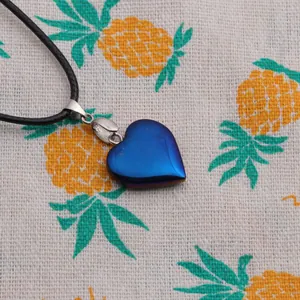 Donkerblauwe hartvormige hanger ketting met zwart koord en S925 zilveren sluiting