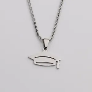 Retro roestvrijstalen halsketting met afstudeerhoed-hanger en gedraaide ketting