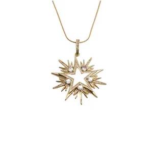 Collier en cuivre plaqué or 18 carats avec pendentif étoile et zircons blancs brillants