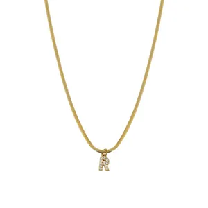 Collar de cadena de serpiente dorada con colgante de letra R y circonitas brillantes