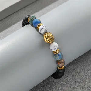 Bracelet pour homme avec tête de lion dorée, perles noires mates et pierres turquoise