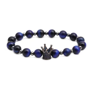 Pulsera elástica de cuentas de ojo de tigre azul con amuleto de corona negra