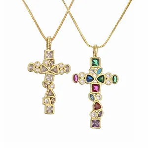 Collana con Pendente a Croce in Zirconia Colorata in Rame Placcato Oro Vintage per Donna Gioielli Cristiani Religiosi Geometrici Retro Regalo