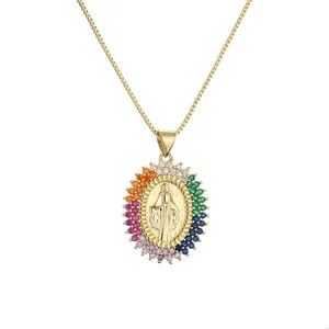 Collana con ciondolo Vergine Maria placcata in oro e zirconi colorati con catena box