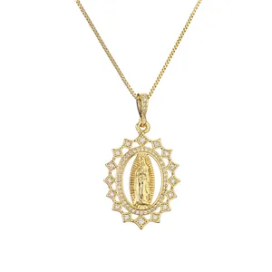 Collana con ciondolo Vergine Maria placcata in oro e aureola di zirconi cubici