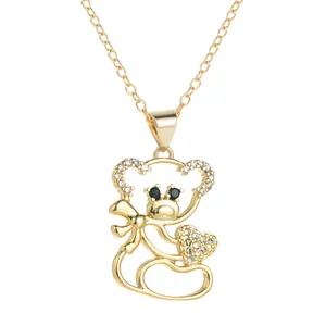 Collier ours doré avec pierres de zircon blanches et noires sur une chaîne simple