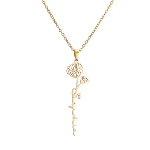 Collier personnalisé en acier doré avec pendentif prénom Sophia et motif floral ciselé